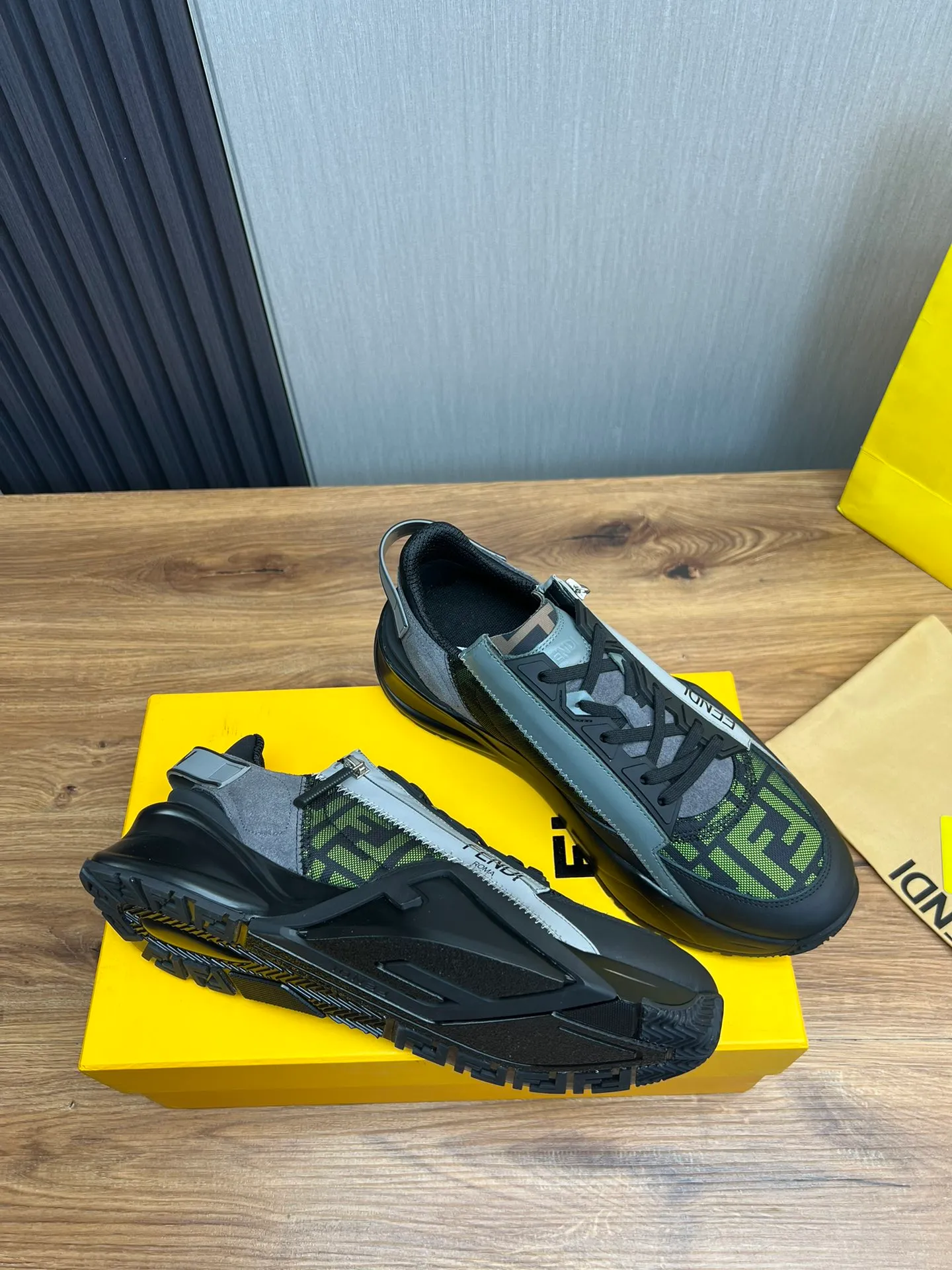 Men's men's shoes💰520💰 Fendi [Fendi] hot style is on the market🔥Fashionable casual men's shoes🔱Made of original brand fly knit fabric. Original cowhide + breathable mesh lining + sheepskin feet. Perfect shape and top quality, you deserve it🔜Original rubber outsole, ultra-light, non-slip and wear-resistant👣 Standard size 38-44